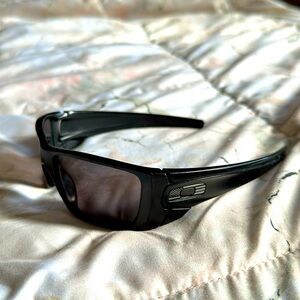 Men Oakley shades